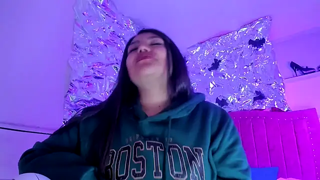 Snapshot of SarahStones chatting on 27, 11, 2025 SarahStones online show from 27, 11, 2025