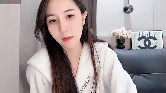 Snapshot of newwell chatting on 5, 3, 2025 newwell online show from 5, 3, 2025