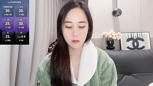 Snapshot of newwell chatting on 6, 3, 2025 newwell online show from 6, 3, 2025