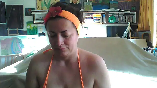 Snapshot of MariaAnaSunshine chatting on 19, 10, 2025 MariaAnaSunshine online show from 19, 10, 2025