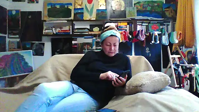 Snapshot of MariaAnaSunshine chatting on 4, 12, 2025 MariaAnaSunshine online show from 4, 12, 2025