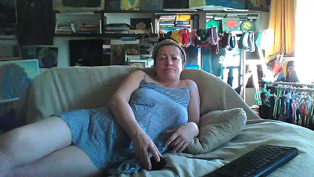 Snapshot of MariaAnaSunshine chatting on 15, 12, 2025 MariaAnaSunshine online show from 15, 12, 2025