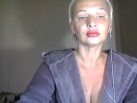 Snapshot of MaryJane441 chatting on 6, 10, 2025 MaryJane441 online show from 6, 10, 2025