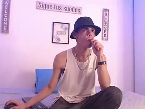 Snapshot of harrytomson_1 chatting on 31, 12, 2024 harrytomson 1 online show from 31, 12, 2024