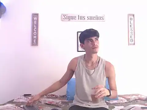 Snapshot of harrytomson_1 chatting on 14, 1, 2025 harrytomson 1 online show from 14, 1, 2025