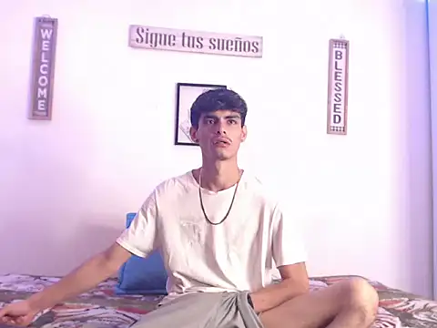 Snapshot of harrytomson_1 chatting on 24, 1, 2025 harrytomson 1 online show from 24, 1, 2025