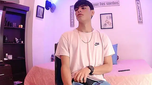 Snapshot of harrytomson_1 chatting on 14, 9, 2025 harrytomson 1 online show from 14, 9, 2025