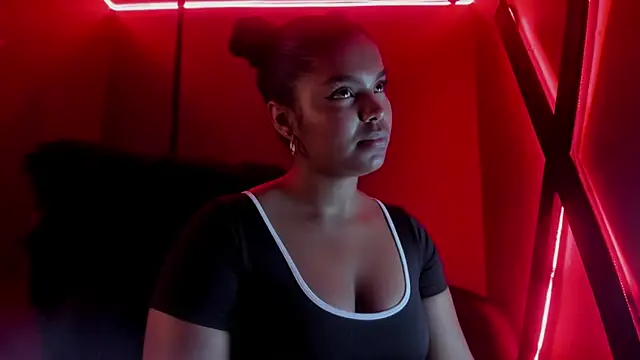 Snapshot of zoe_roux21 chatting on 17, 10, 2025 zoe roux21 online show from 17, 10, 2025