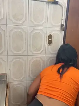 Snapshot of zoe_roux21 chatting on 23, 10, 2025 zoe roux21 online show from 23, 10, 2025