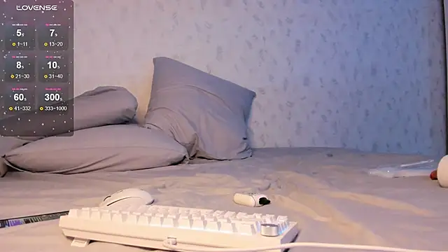 Snapshot of Spliti_moon chatting on 4, 3, 2025 Spliti moon online show from 4, 3, 2025