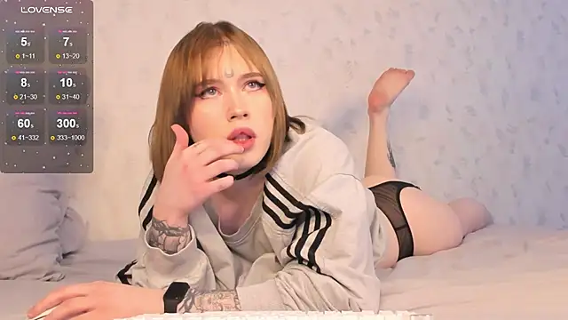 Snapshot of Spliti_moon chatting on 4, 3, 2025 Spliti moon online show from 4, 3, 2025