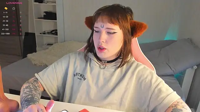 Snapshot of Spliti_moon chatting on 6, 10, 2025 Spliti moon online show from 6, 10, 2025