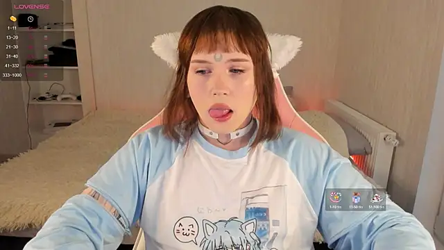 Snapshot of Spliti_moon chatting on 11, 10, 2025 Spliti moon online show from 11, 10, 2025