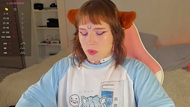 Snapshot of Spliti_moon chatting on 12, 10, 2025 Spliti moon online show from 12, 10, 2025