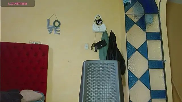 cristinamontiel online show from 4, 2, 2025