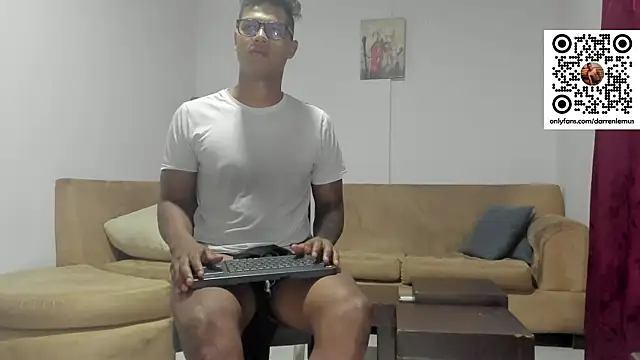 Snapshot of Darren_hot2 chatting on 29, 1, 2025 Darren hot2 online show from 29, 1, 2025