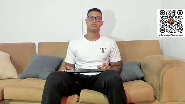 Snapshot of Darren_hot2 chatting on 7, 2, 2025 Darren hot2 online show from 7, 2, 2025