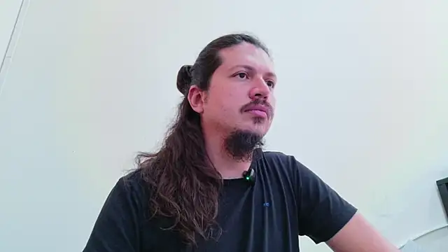 Snapshot of webothtwo chatting on 1, 12, 2025 webothtwo online show from 1, 12, 2025