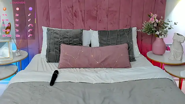 Snapshot of CherieDane chatting on 5, 11, 2025 CherieDane online show from 5, 11, 2025