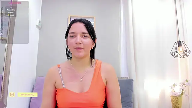 Snapshot of _EmilyJireh_ chatting on 13, 1, 2025  EmilyJireh  online show from 13, 1, 2025