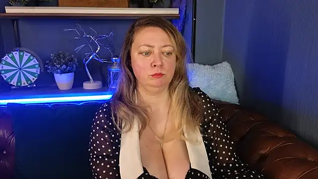 JesiaFoxi online show from 4, 1, 2025