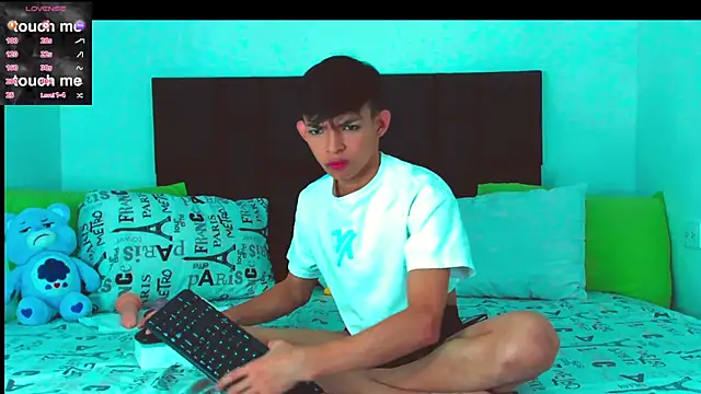 Tonny twink  online show from 16, 2, 2025