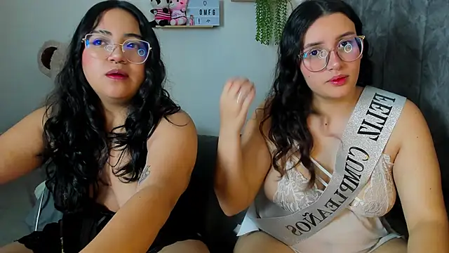 Snapshot of maddie-and-chelsea- chatting on 21, 9, 2025 maddie-and-chelsea- online show from 21, 9, 2025