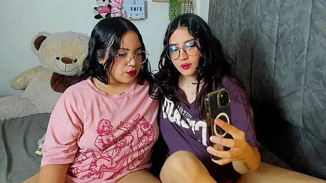 Snapshot of maddie-and-chelsea- chatting on 3, 10, 2025 maddie-and-chelsea- online show from 3, 10, 2025