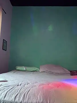 Snapshot of xMirana_ chatting on 7, 4, 2026 xMirana online show from 7, 4, 2026