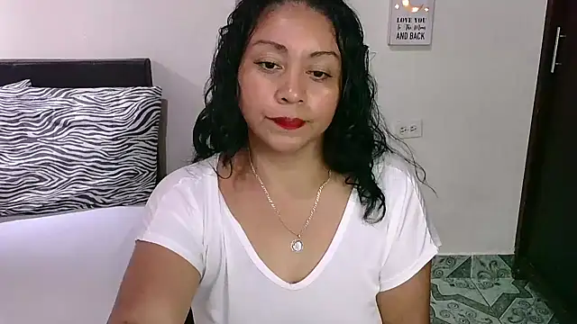 Snapshot of zaray_bella chatting on 5, 3, 2025 zaray bella online show from 5, 3, 2025