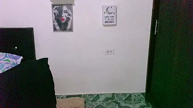 Snapshot of zaray_bella chatting on 18, 10, 2025 zaray bella online show from 18, 10, 2025