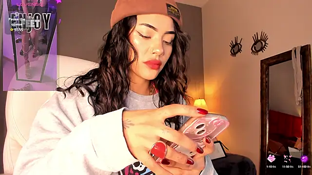 Snapshot of Giovanna_oliveira chatting on 8, 10, 2025 Giovanna oliveira online show from 8, 10, 2025