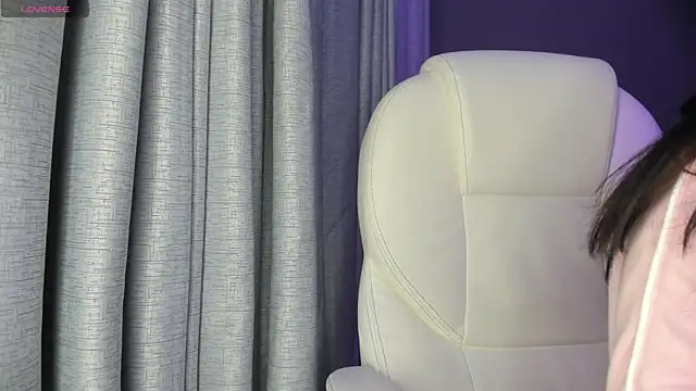 Snapshot of Giovanna_oliveira chatting on 10, 10, 2025 Giovanna oliveira online show from 10, 10, 2025