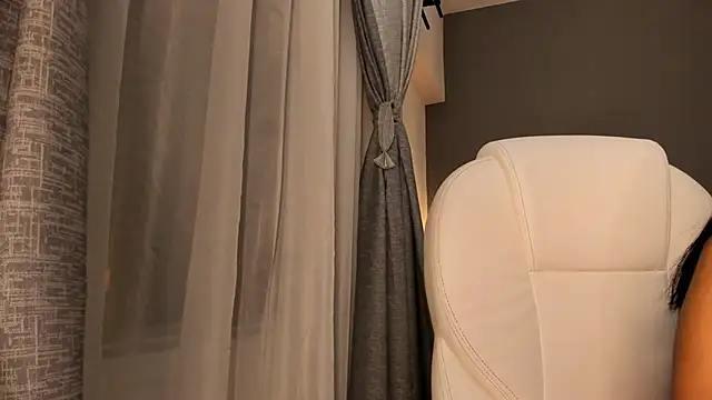 Snapshot of Giovanna_oliveira chatting on 27, 10, 2025 Giovanna oliveira online show from 27, 10, 2025