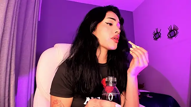 Snapshot of Giovanna_oliveira chatting on 21, 11, 2025 Giovanna oliveira online show from 21, 11, 2025