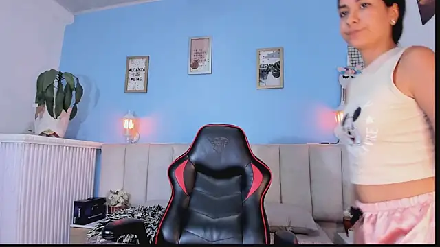 lyzzi smith01 online show from 22, 1, 2025