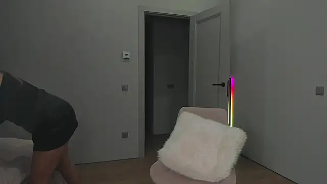  cometoseeme  online show from 28, 11, 2025