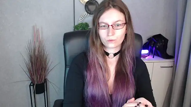 emmaxDelight online show from 28, 10, 2025