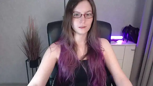 emmaxDelight online show from 4, 12, 2025