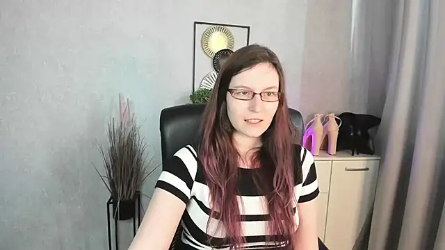 emmaxDelight online show from 11, 5, 2026