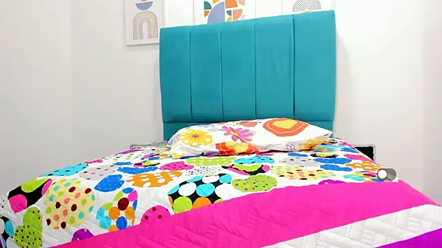 Snapshot of victoria_love89 chatting on 2, 3, 2025 victoria love89 online show from 2, 3, 2025