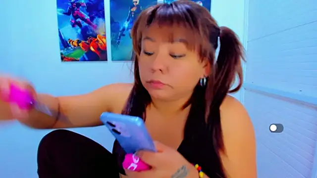 Snapshot of victoria_love89 chatting on 25, 4, 2026 victoria love89 online show from 25, 4, 2026