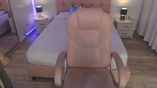 zoe jones13 online show from 19, 12, 2025