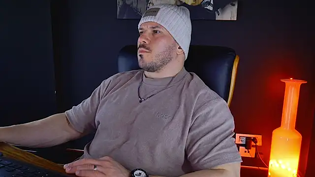Snapshot of AngeloEric chatting on 13, 2, 2025 AngeloEric online show from 13, 2, 2025