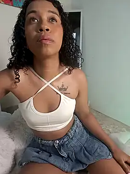 Snapshot of bella__honey chatting on 12, 1, 2025 bella  honey online show from 12, 1, 2025