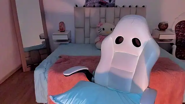 zoe turnner 18 online show from 6, 10, 2025