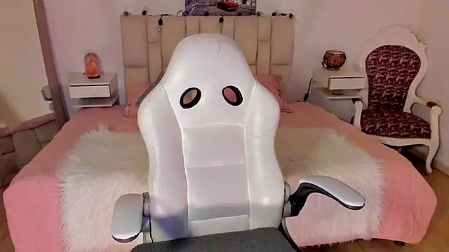 zoe turnner 18 online show from 26, 10, 2025