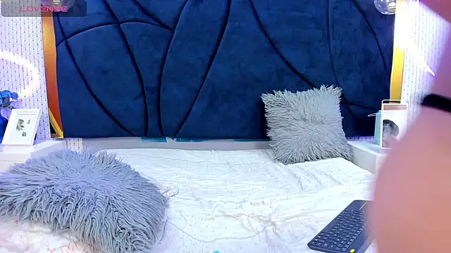 Snapshot of LARISSAEVANS chatting on 3, 3, 2025 LARISSAEVANS online show from 3, 3, 2025