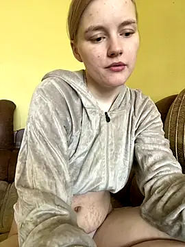 Snapshot of DaMa-1808 chatting on 13, 10, 2025 DaMa-1808 online show from 13, 10, 2025
