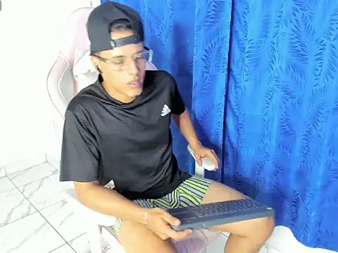 Snapshot of jamesescobar_ chatting on 8, 4, 2026 jamesescobar online show from 8, 4, 2026